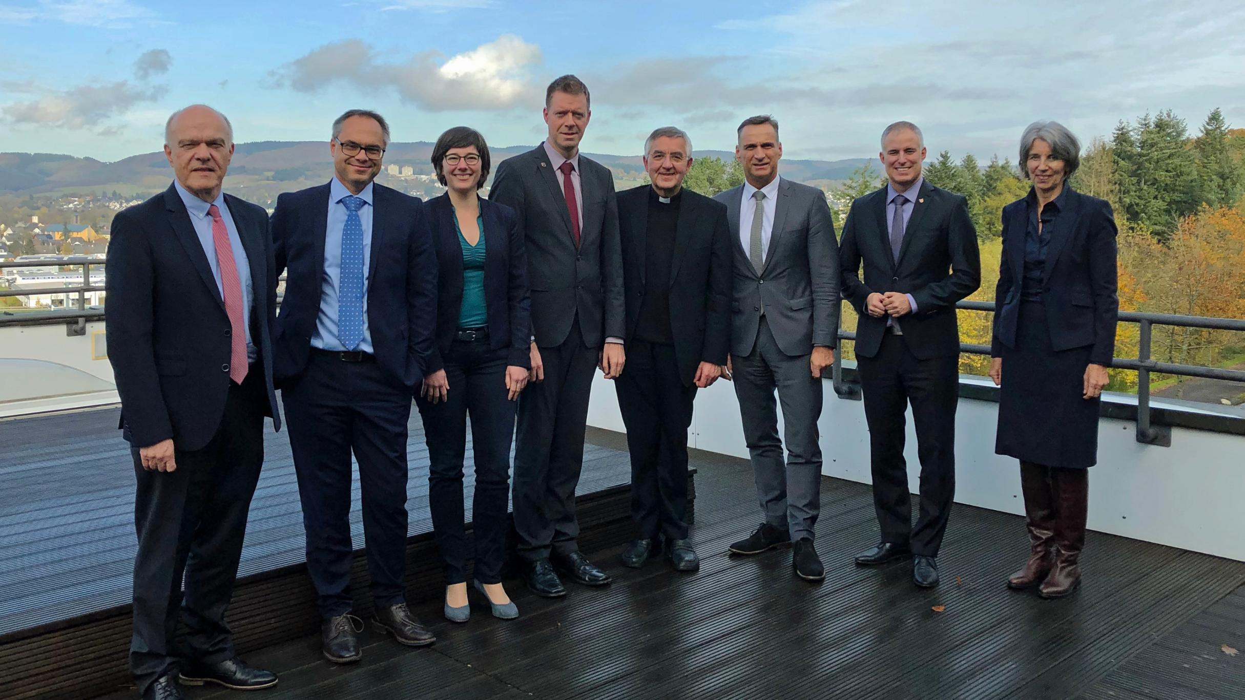 Harald Rosenbaum, Marco Brixius, Sarah Engels, Marcus Heintel, Weihbischof Franz Josef Gebert, Joachim Rodenkirch, Dennis Junk und Jutta Schmitz.