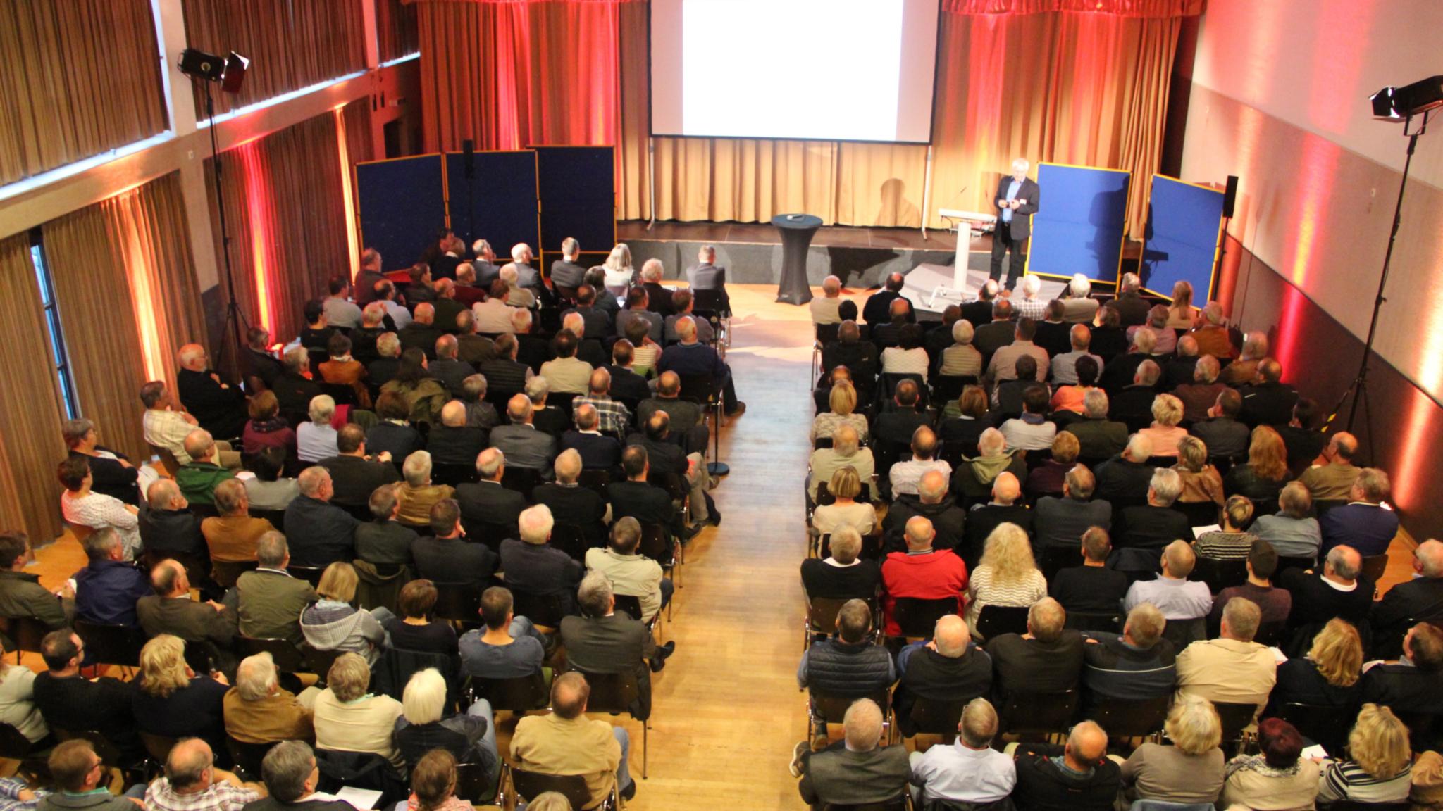 Rund 300 Frauenund Männer waren in Adenau bei der Infoveranstaltung.