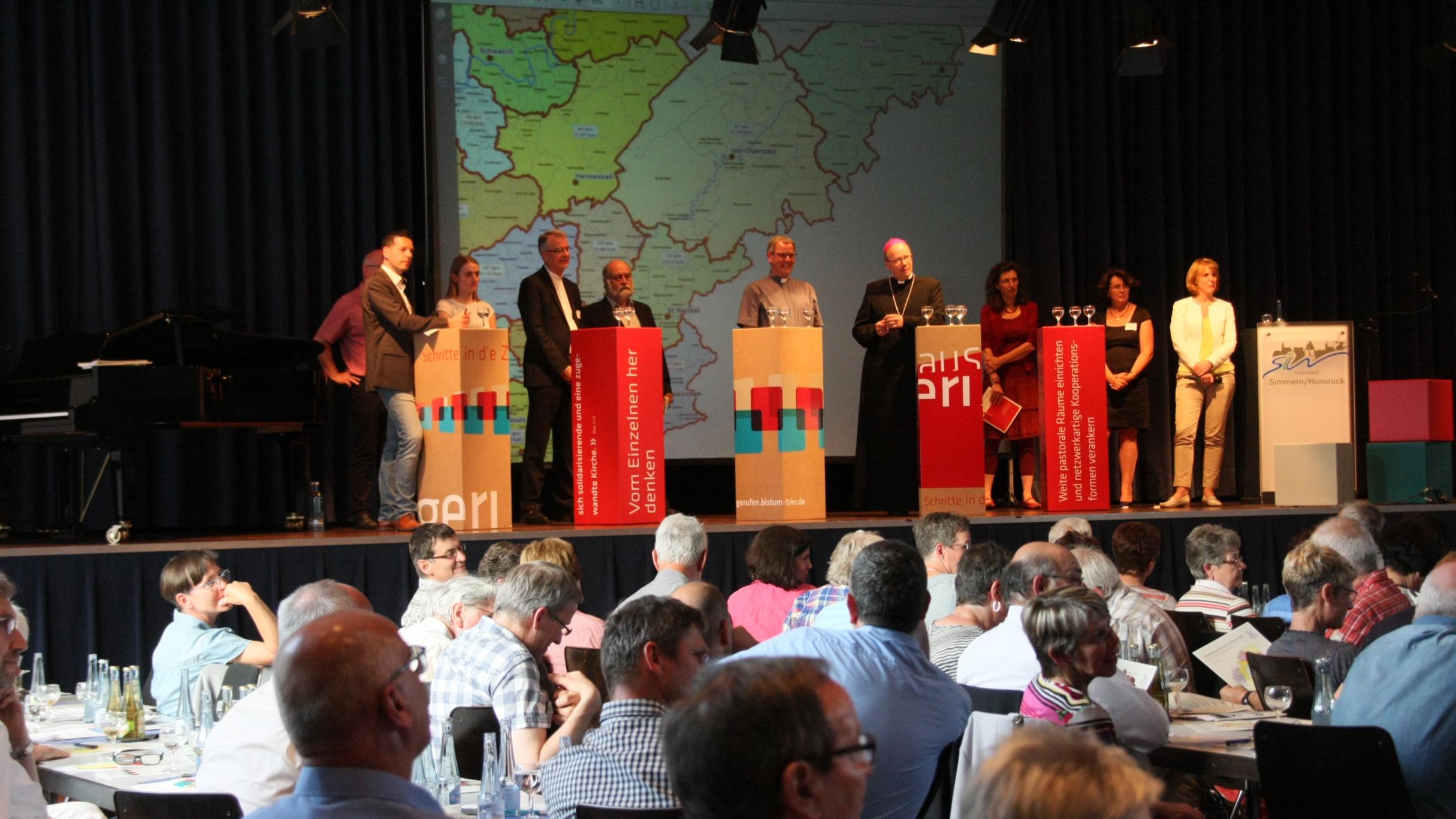 Die Podiumsmitglieder stellten sich den Fragen der Teilnehmer