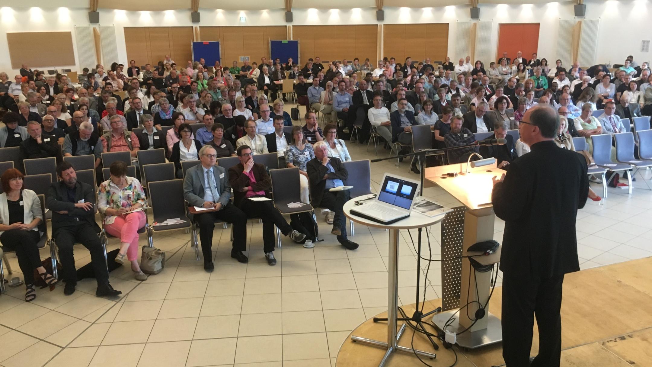 Gut besuchtes Austauschforum in der Kulturhalle in Ochtendung
