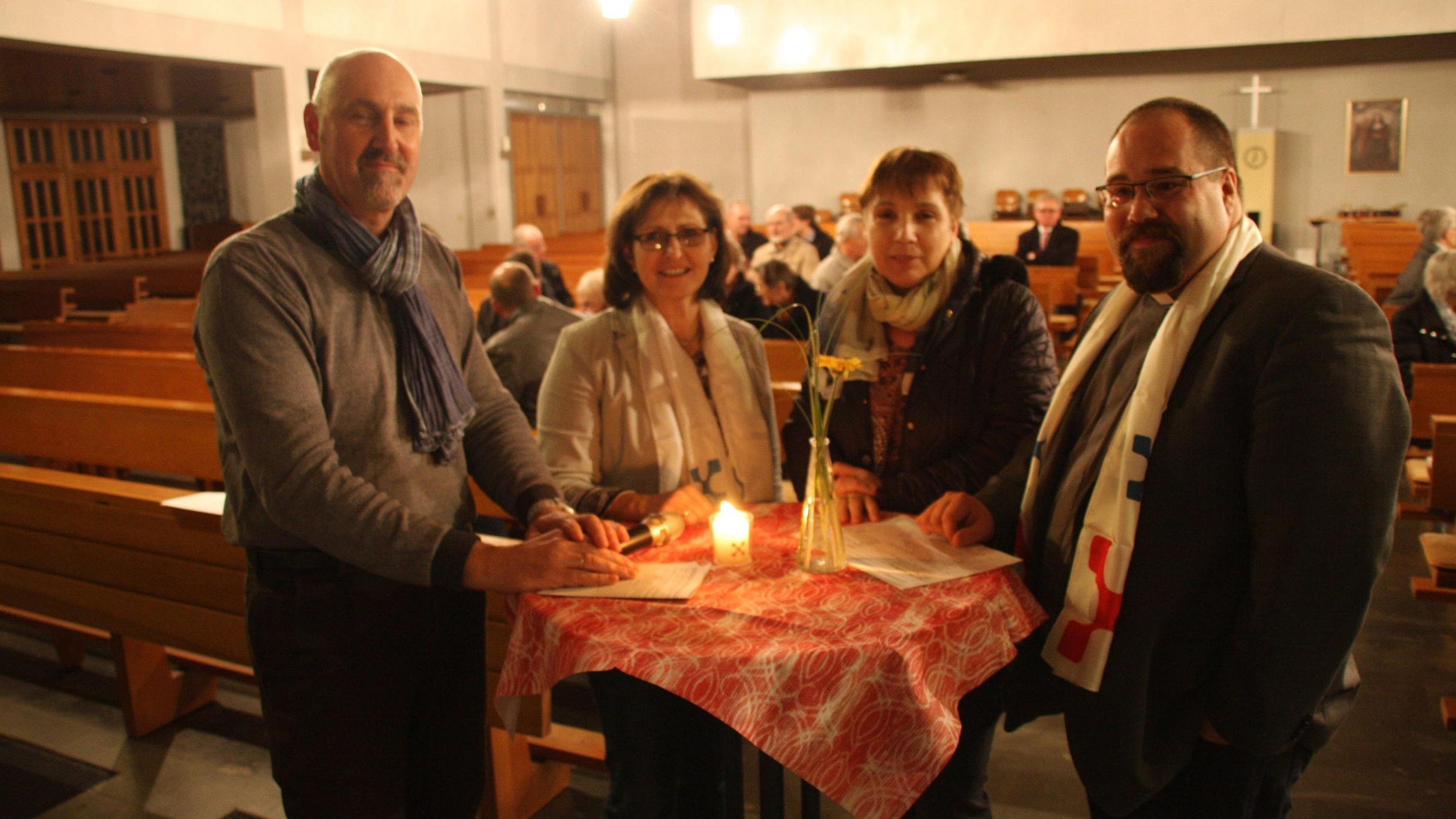 Heinrich Malcher, Margit Ebbecke, Elisabeth Beiling und Andreas Burg beim Synoden-Infoabend (v.l.n.r.)